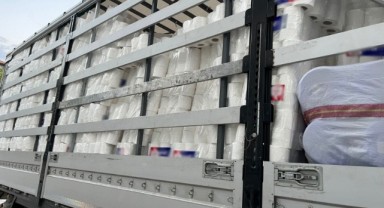Tırın dorsesinde kaçak tütün ürünü ele geçirildi