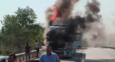 Tokat'ta yanan tır alev topuna döndü
