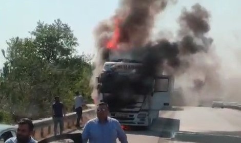 Tokat'ta yanan tır alev topuna döndü