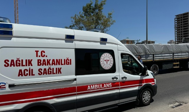 Trafikte fenalaşan genç kız hastaneye kaldırıldı