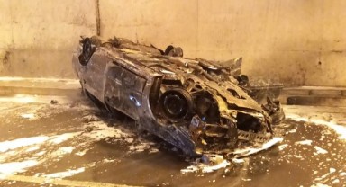 Tünelde kaza yapan otomobil alev topuna döndü: 2 yaralı