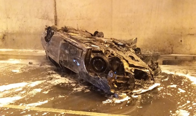 Tünelde kaza yapan otomobil alev topuna döndü: 2 yaralı
