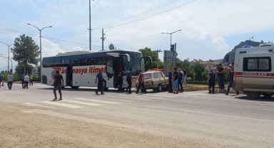 Yolcu otobüsü ile otomobil çarpıştı: 1 yaralı