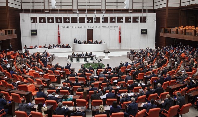 Yüksek maaş alan vekiller 12 bin 500 için görüşecek!