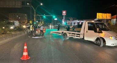 Yüksekova’da otomobil direğe çarptı: 4 yaralı