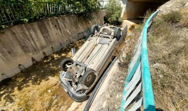 Araç dere yatağına yuvarlandı: 1 ölü, 2 yaralı