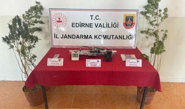 Araçta ve evde yapılan aramada uyuşturucu çıktı
