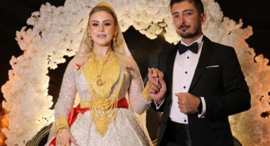 Aşiret düğününde gelin ve damada kilolarca altın ve para takıldı