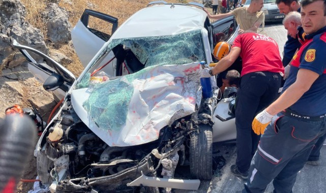 Bitlis’te otomobille tır çarpıştı: 4 yaralı