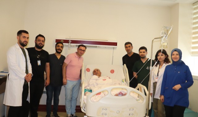 Bitlis'ten getirilen 93 yaşındaki hasta Şanlıurfa'da sağlığına kavuştu
