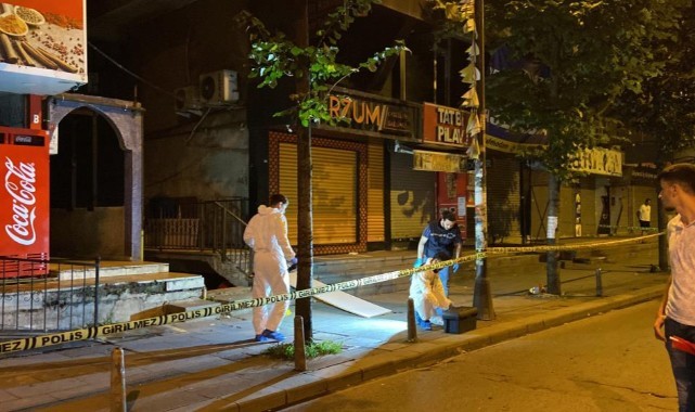 Caddede yürüyen 3 kişiye silahlı saldırı: 1 ölü, 1 yaralı
