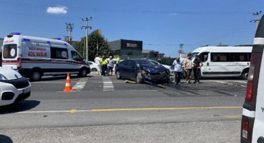 D-100'de otomobil ile minibüs çarpıştı: 1 yaralı