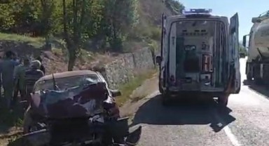 D-140'da otomobil ile traktör çarpıştı: 2 yaralı