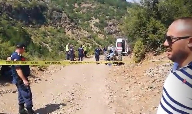 Devrilen traktörün altında kalan sürücü öldü