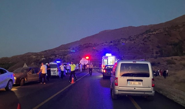 Elazığ’da otomobiller çarpıştı: 8 yaralı