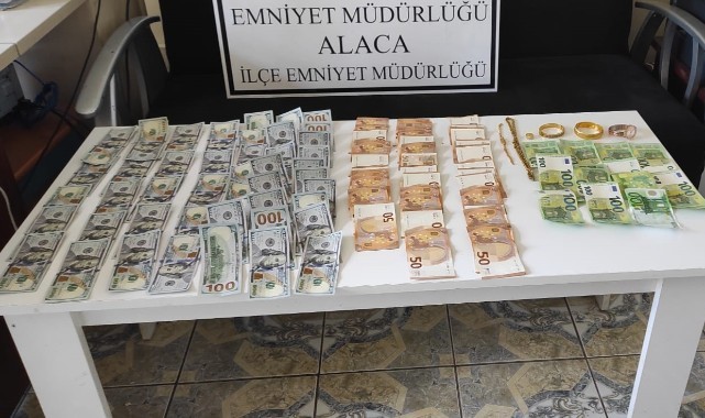 Evden hırsızlık yapan 2 zanlı yakalandı