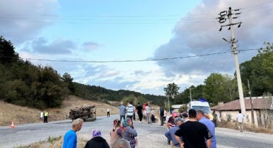 Feci kaza: Minibüsle traktör çarpıştı: 15 yaralı