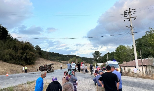 Feci kaza: Minibüsle traktör çarpıştı: 15 yaralı