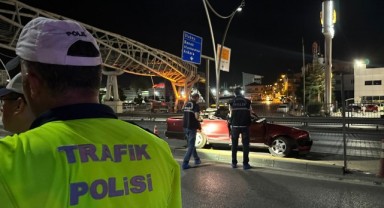 Feci kaza: otomobil tırın dorsesine çarptı: 1 ölü