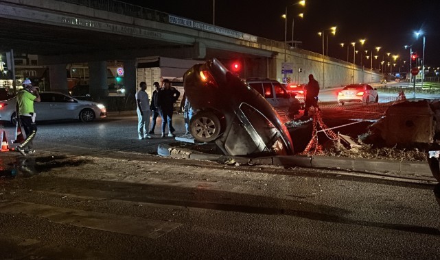 Hafif ticari araçla otomobil çarpıştı: 5 yaralı