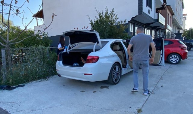 Hayalet ekran hırsızlığı: Otomobilin camını kırıp çaldılar