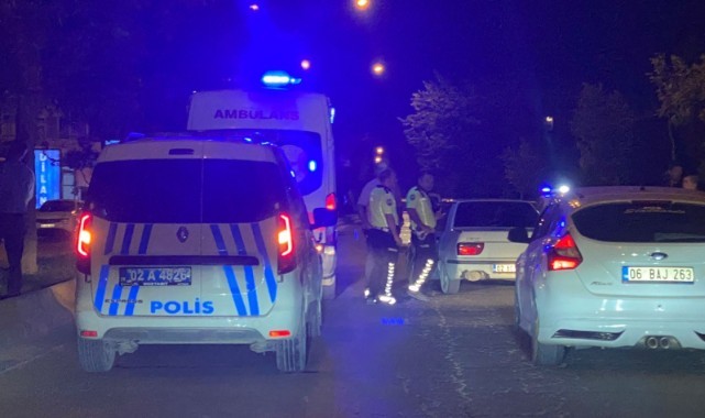 İki motosiklet kafa kafaya çarpıştı: 3 yaralı