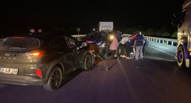 İki otomobil kafa kafaya çarpıştı: 6 yaralı