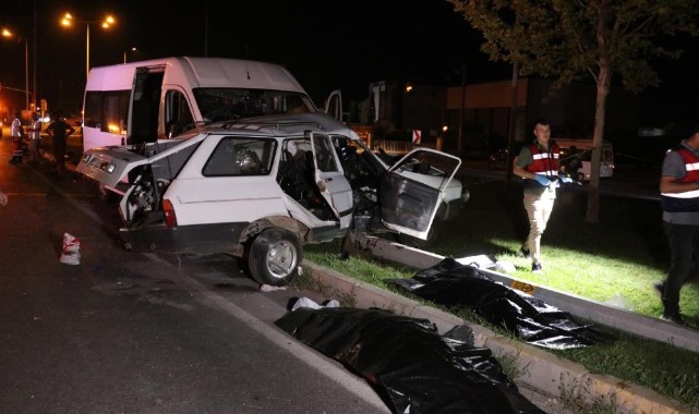 İşçi minibüsü ile otomobil çarpıştı: 2 ölü, 10 yaralı