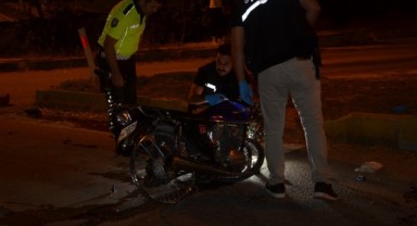 Kamyonet ile motosiklet çarpıştı: 2 ağır yaralı