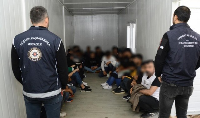 Kamyonetle kaçarken yakalandılar: 1 organizatör ve 32 yabancı uyruklu yakalandı