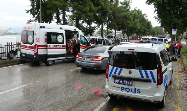 Kayganlaşan yolda zincirleme trafik kazası: 2 yaralı