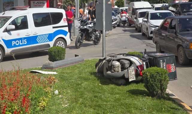 Kırmızı ışık ihlali kazaya neden oldu: iki sürücü yaralandı