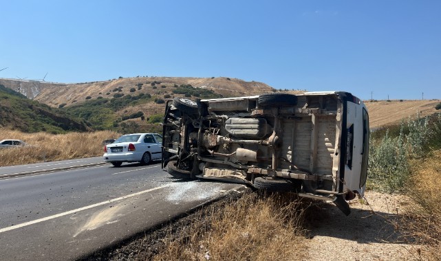 Kontrolden çıkan hafif ticari araç yan yattı: 2 yaralı