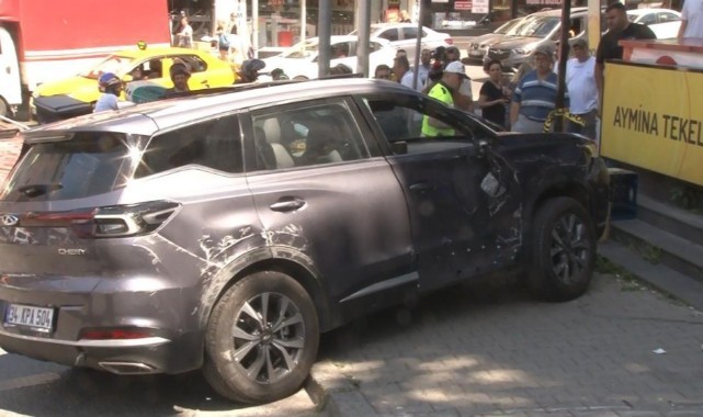 Kontrolden çıkan otomobil dükkana daldı: 3 yaralı