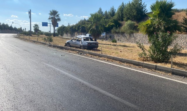 Lastiği patlayan otomobil takla attı: 2 yaralı