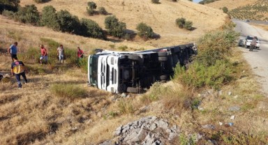 Manisa’da tır yan yattı: 1 yaralı