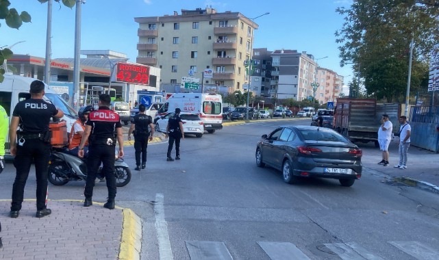 Motokurye tartıştığı 2 kişiyi bıçakladı