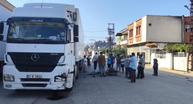 Motosiklet tırla çarpıştı: 1 ölü