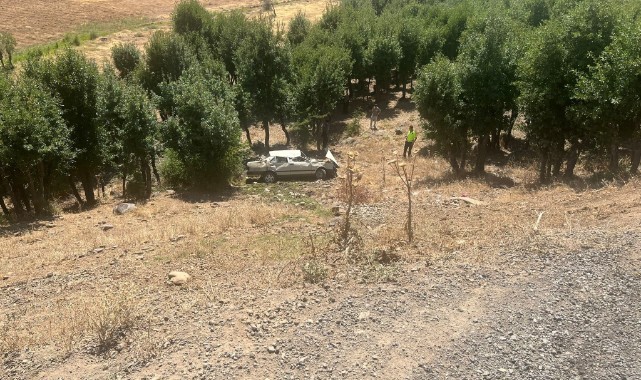 Otomobil dereye yuvarlandı: 1’i ağır 5 yaralı