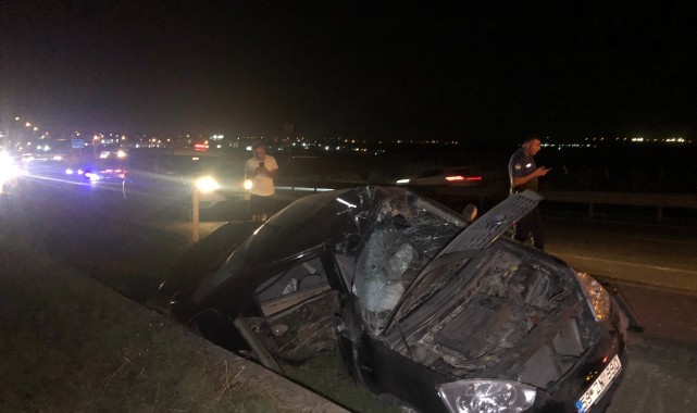 Otomobil direğe çarpıp su kanalına düştü: 1 yaralı