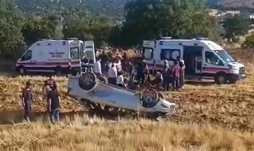 Otomobil direksiyon hakimiyetini kaybetti: 3'ü çocuk 5 yaralı