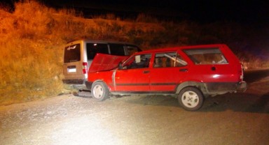 Otomobil ile hafif ticari araç çarpıştı: 1 yaralı
