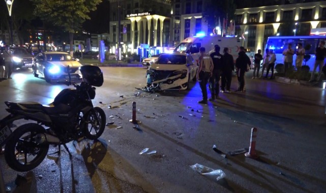 Otomobil ile iki motosiklet çarpıştı: 2 yaralı