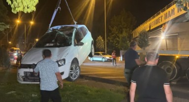 Otomobil köprü duvarına çarptı: 2 yaralı