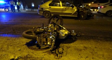 Otomobil motosikletle çarpıştı: 1'i çocuk 2 ağır yaralı