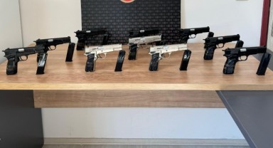 Otomobilin bagajında ruhsatsız tabanca ele geçirildi