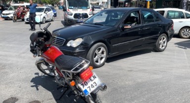 Otomobille çarpışan motosiklet sürücüsü yaralandı