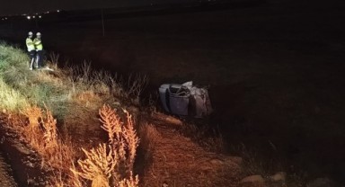 Siverek'te otomobil şarampole devrildi: 2 yaralı