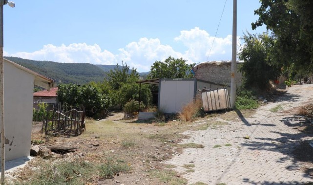 Sürü sahibini ıskalayınca araya giren çobanı öldürdü