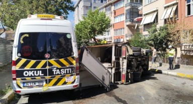 Süt yüklü kamyonet devrildi: 2 yaralı